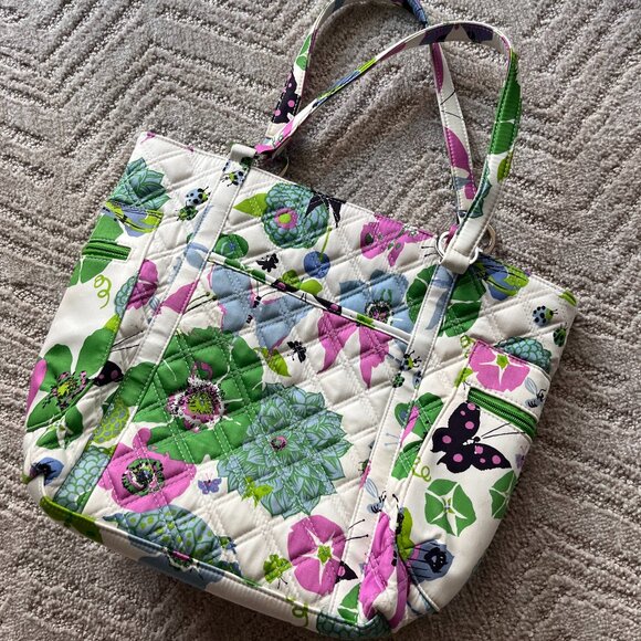 Vera Bradley Handbags - Barely used Vera Bradley purse!